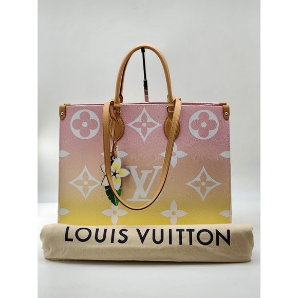 Louis Vuitton Handbags - Louis Vuitton Monogram Giant By The Pool Onthego GM Tote In Like New Condition